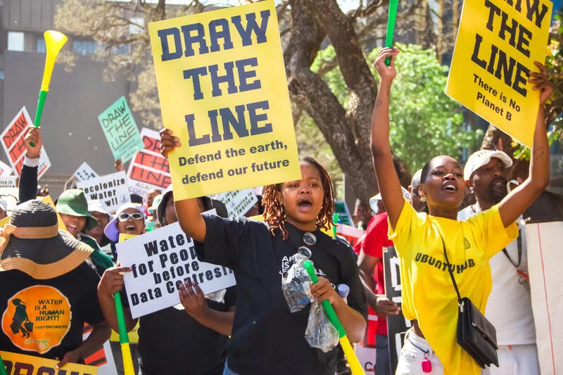 JUSTICE CLIMATIQUE : GREENPEACE AFRIQUE SAISIT L’OPINION POUR UN TOURNANT HISTORIQUE DU DROIT AFRICAIN