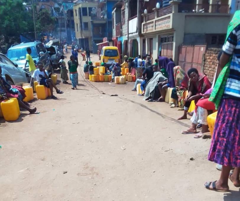 Pénurie d’eau potable à Bukavu : le lac Kivu, une ressource de plus en plus sollicitée